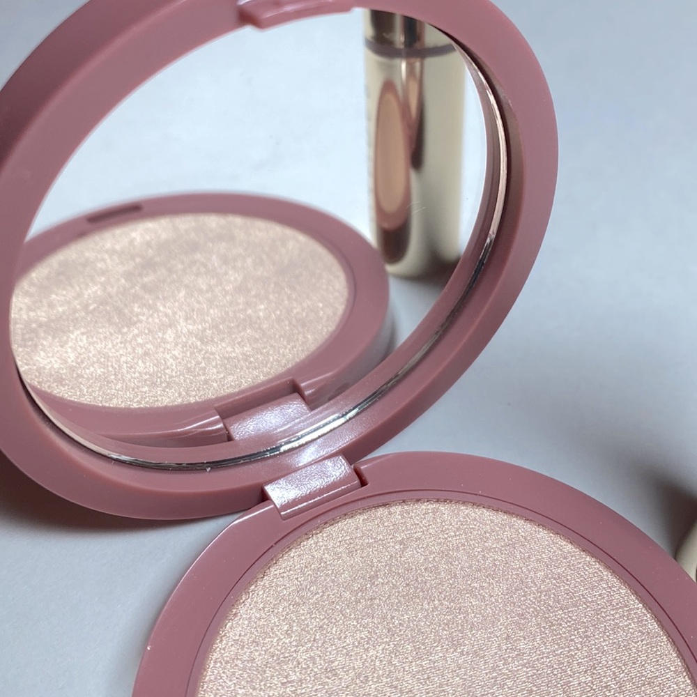 Wander Beauty Gleam Highlighter Compact  Untouched NWOT